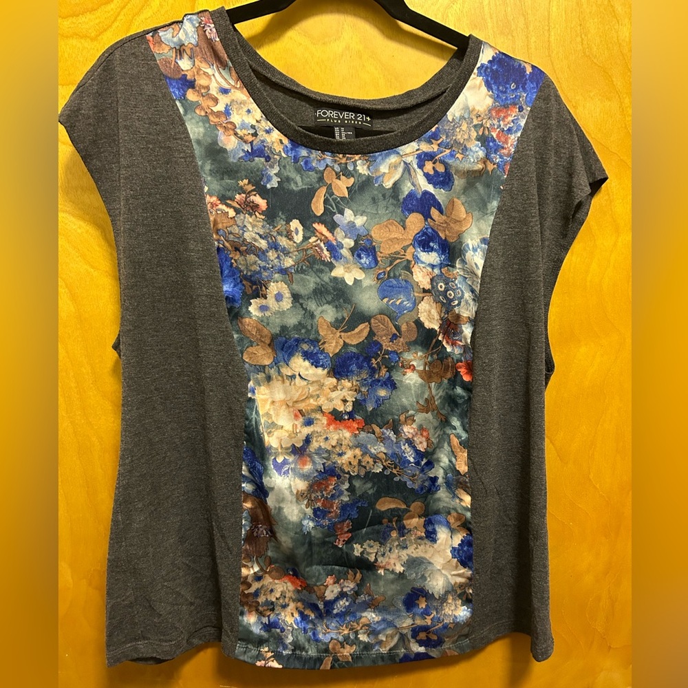 Forever 21 Plus Silky Floral Print Gray Top